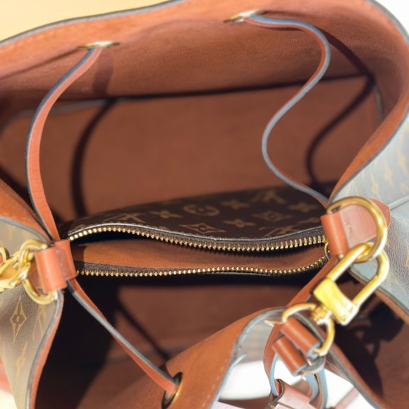 Louis Vuitton NeoNoe Monogram Bucket Bag - Picture 6 of 13